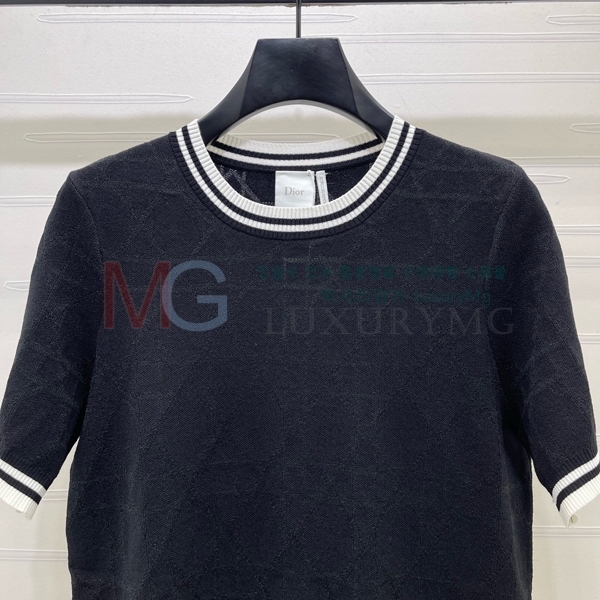 ���� �̿�̿� ���� Ƽ���� MU4653730-7