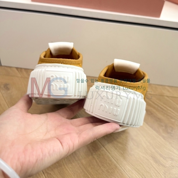 ���� �̿�̿� �� ����Ŀ�� MIU011706-1