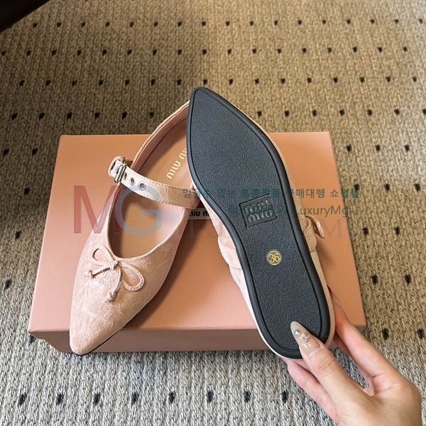 ���� �̿�̿� �÷����� MIU00652-2