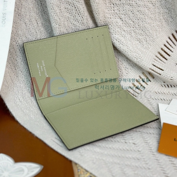 ���̺��� �н���Ʈ Ŀ�� �������� M28640-60