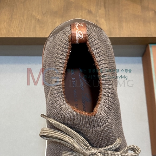 ���� �η�**�� ����Ŀ�� LP677061-7