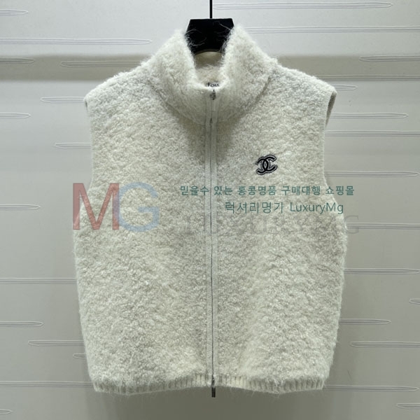 ���� ��* ���� ���� CH2456074-5